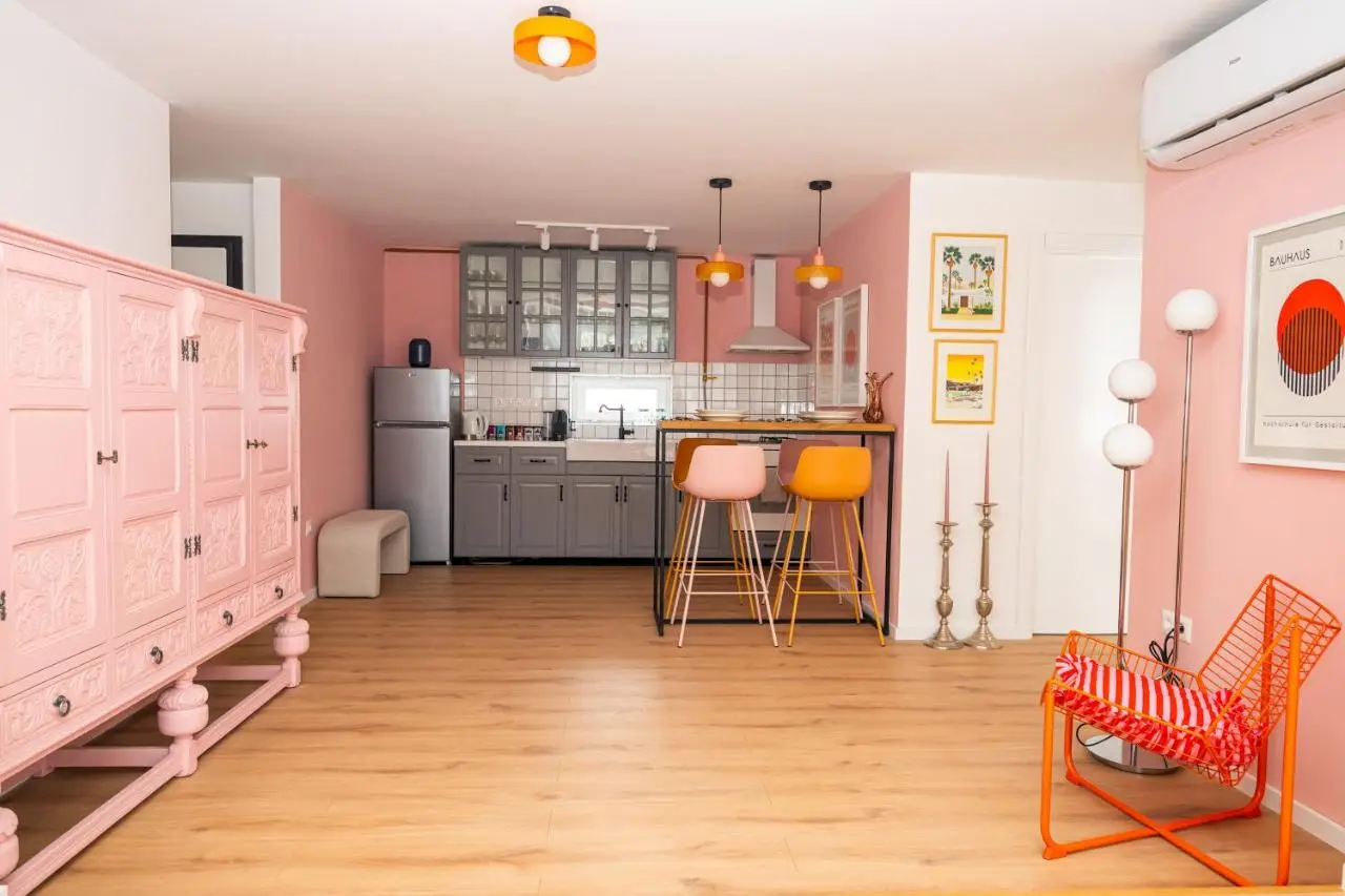 Colorful 3-Bedroom Apartment