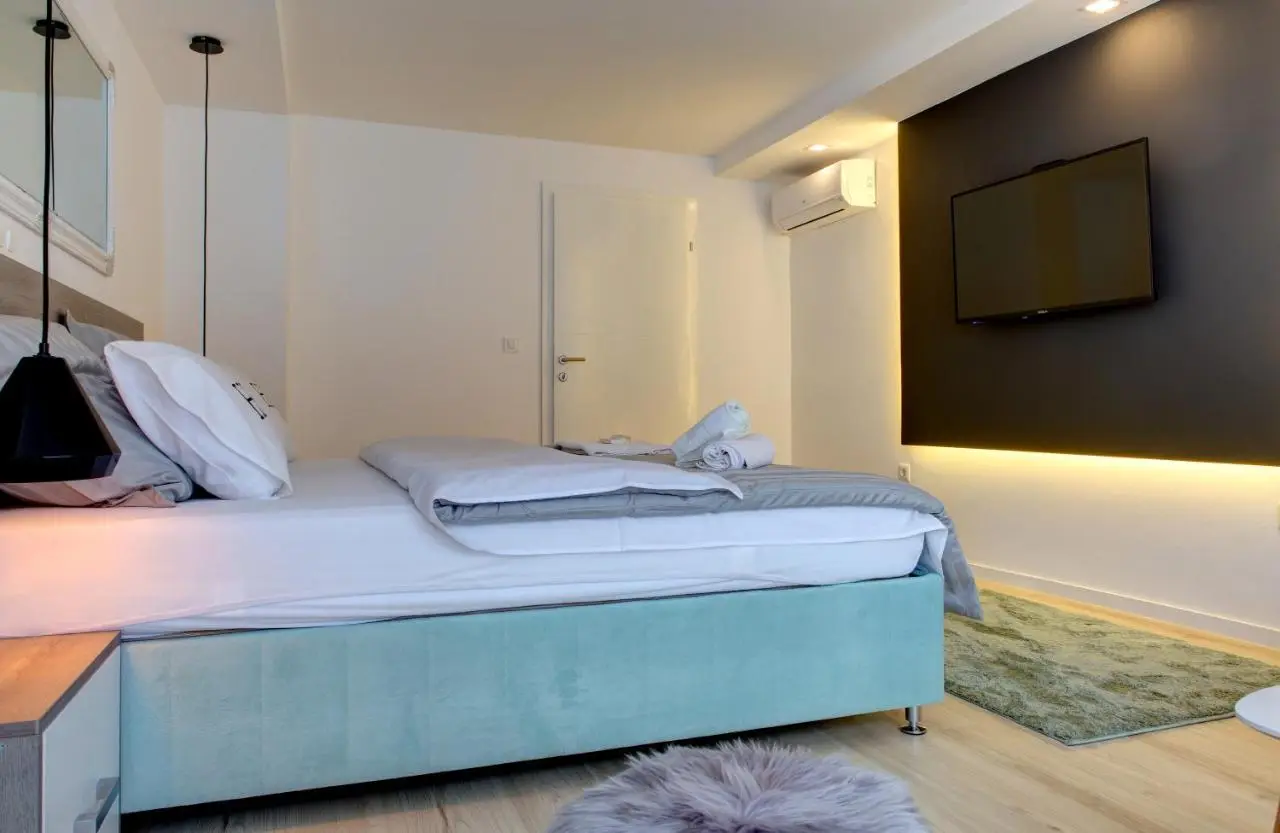 Emerald Apartment