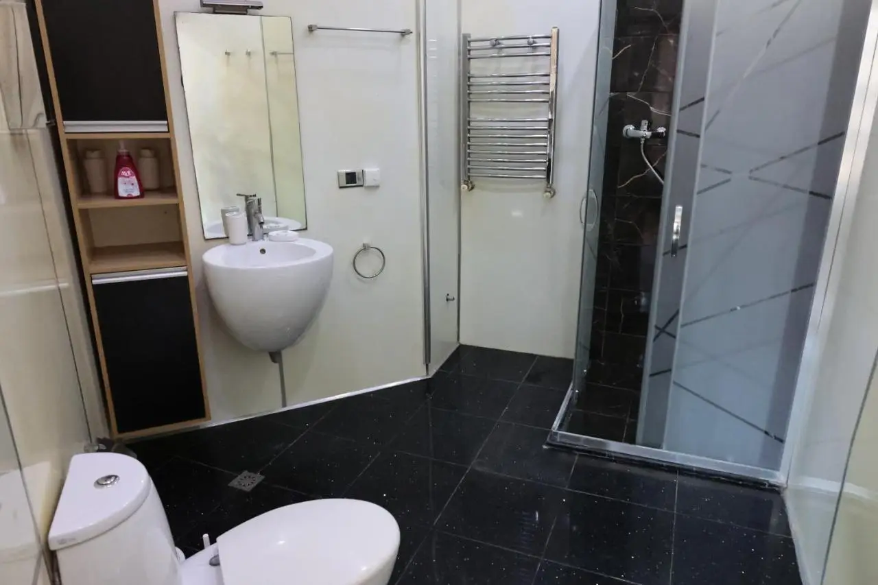 2 bathrooms apartment