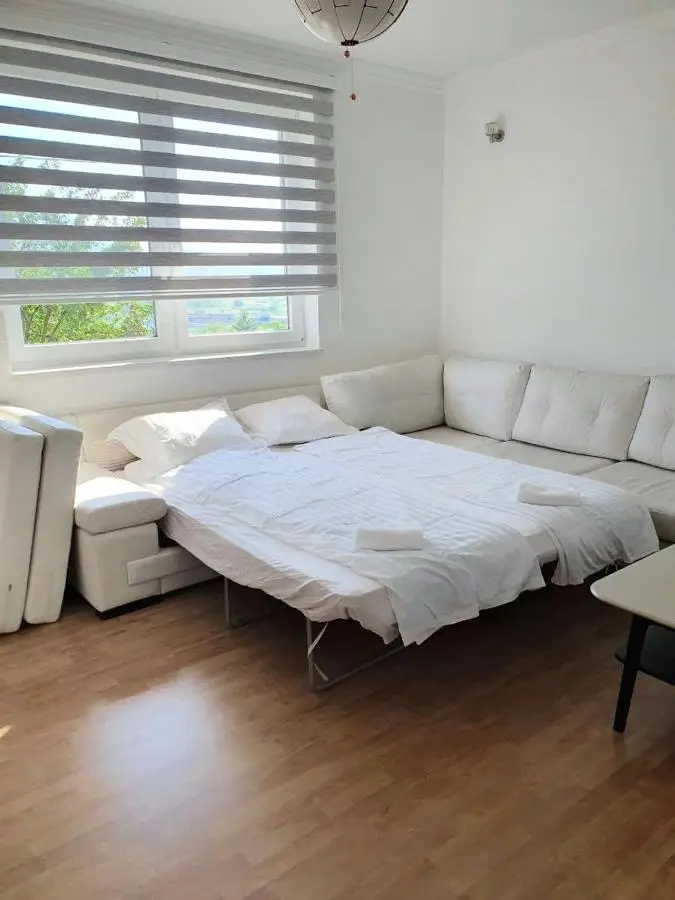 Small Hill Apartments