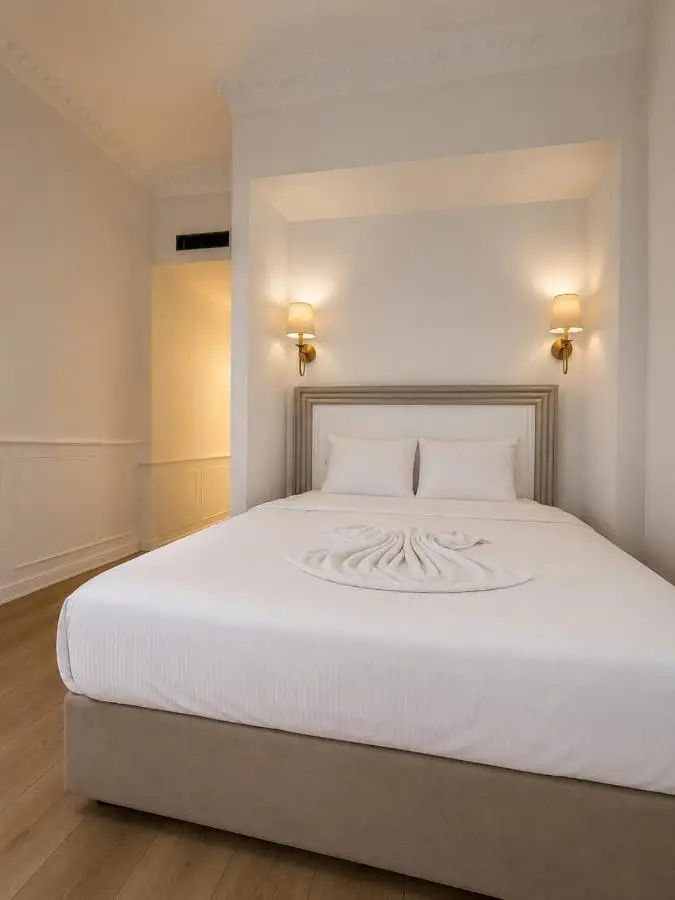 Royal Garden Suite and Hotel