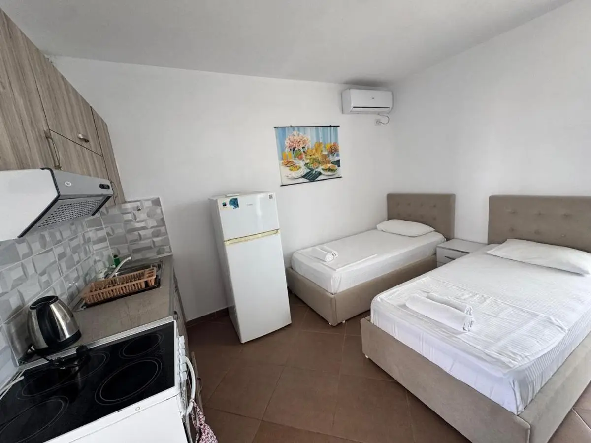 Redi's Seaview Apartments
