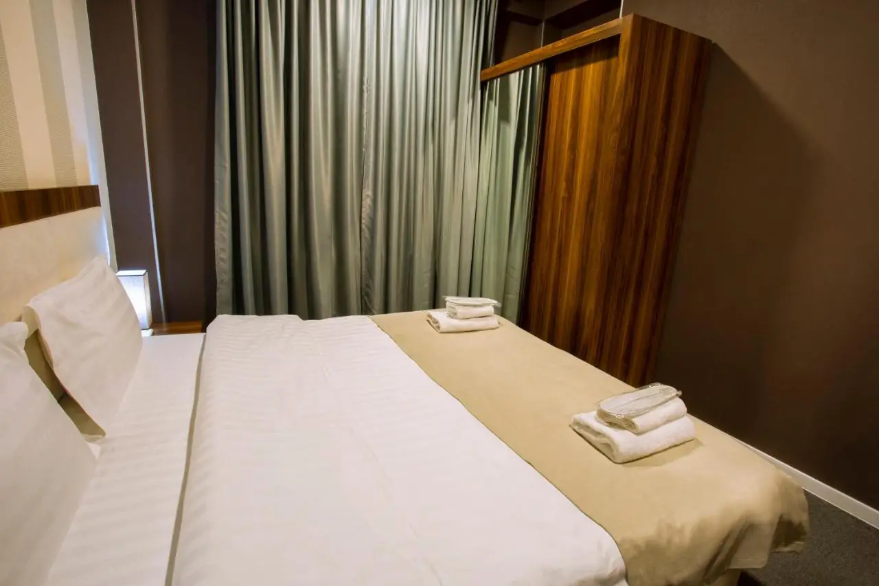 Apart Hotel West