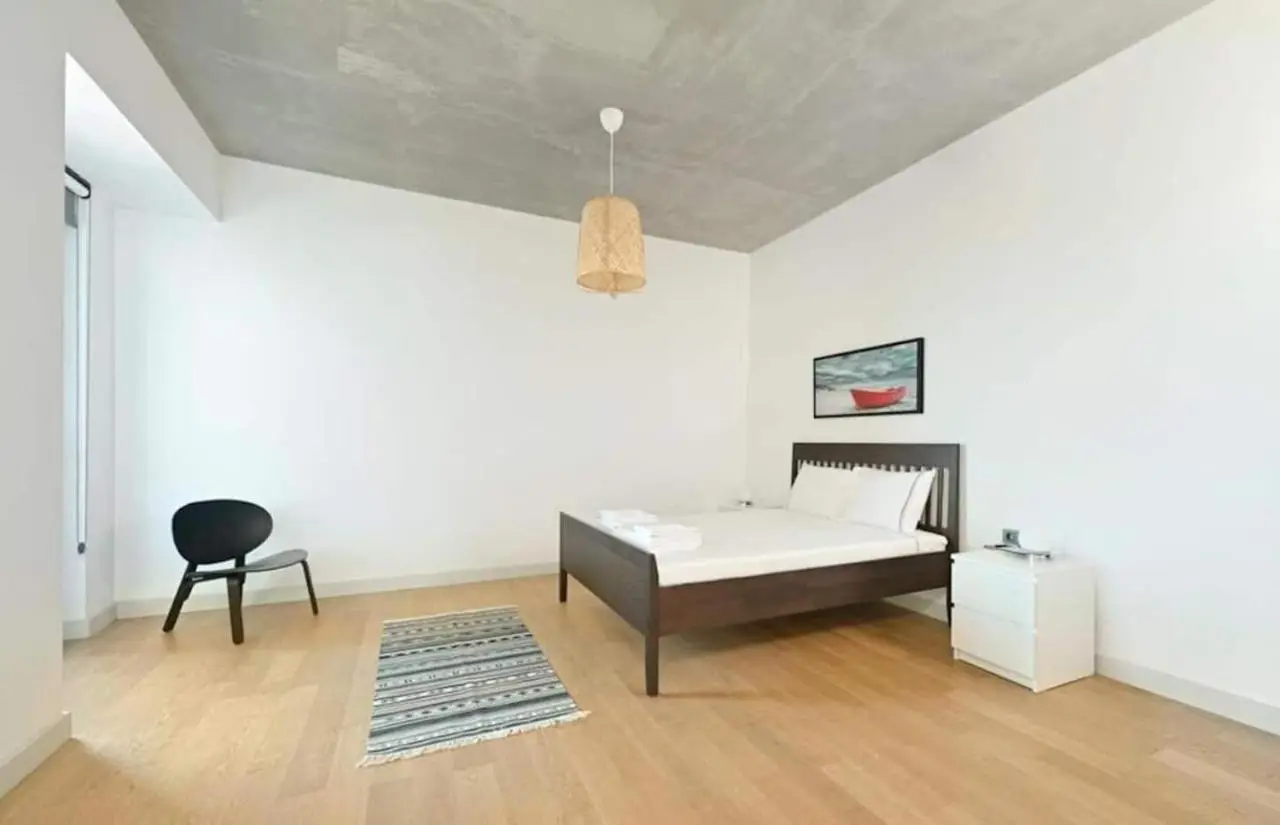 Bright Lovely Modern 2BD25 Condo PoolGym! #220