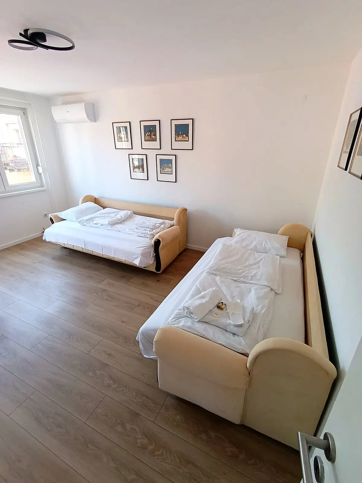 Exclusive Modern Riverside Suite