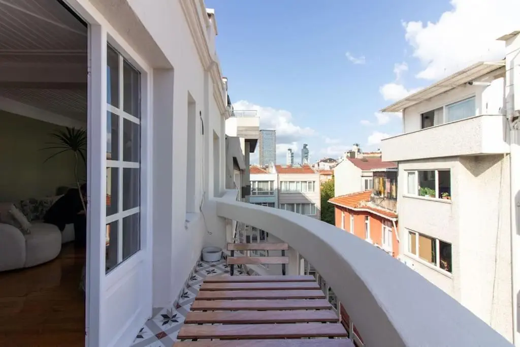 Historic 2BR Gem in Downtown Sisli AC in All Rooms
