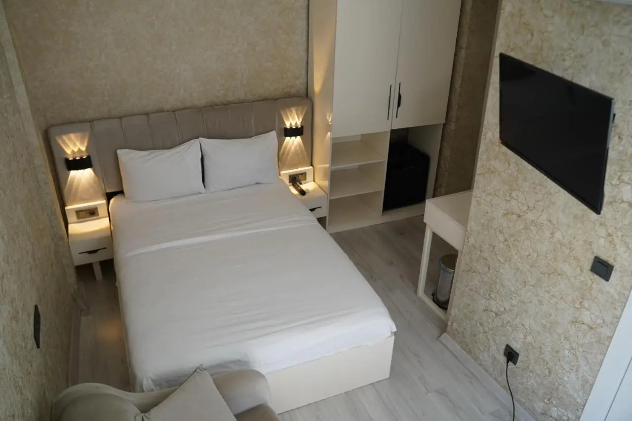 Sword Suit Hotel