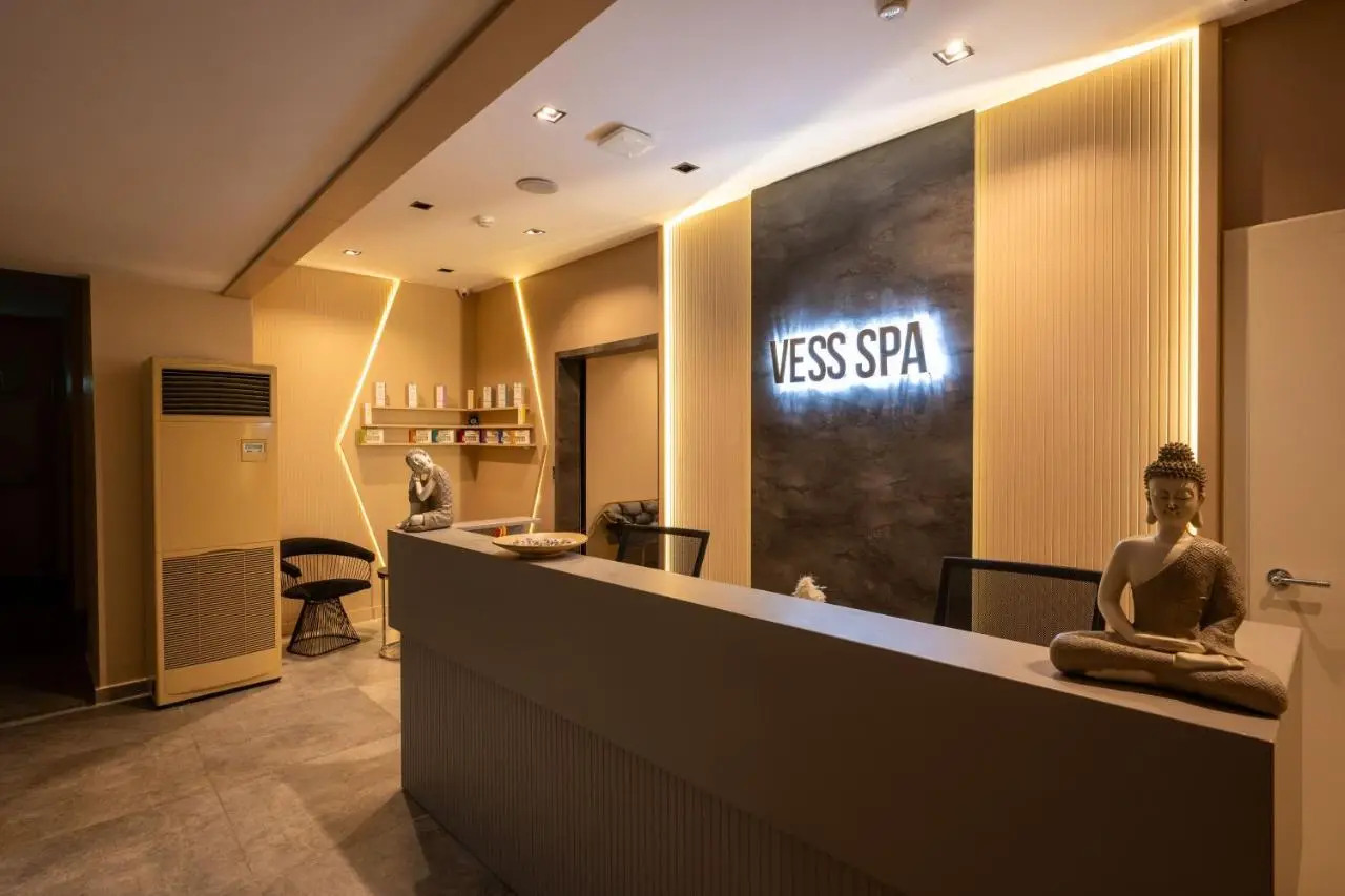 Vess Hotel