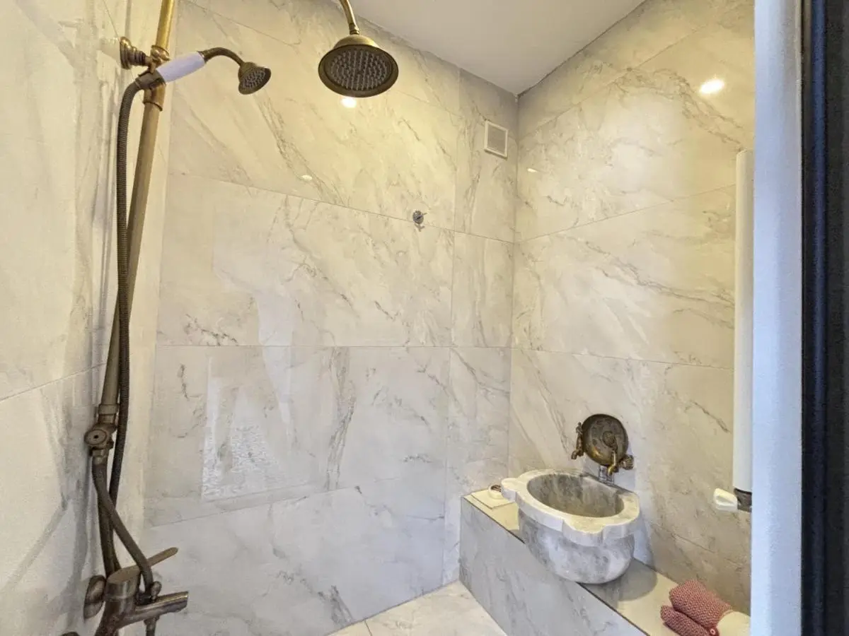 1BR w Turkish Hammam • Central Galata Stay