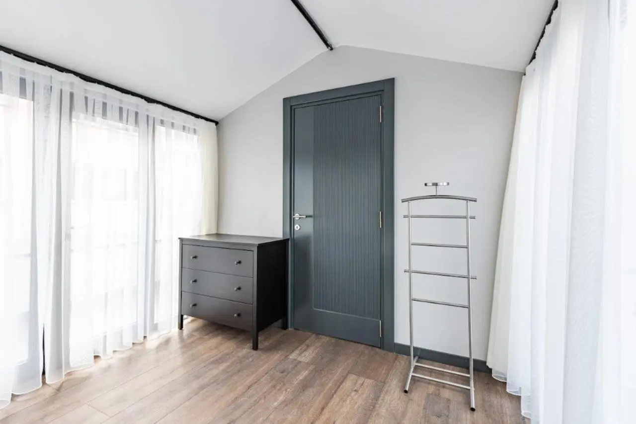Duplex Penthouse wparking 3BD2Bath Views! #340