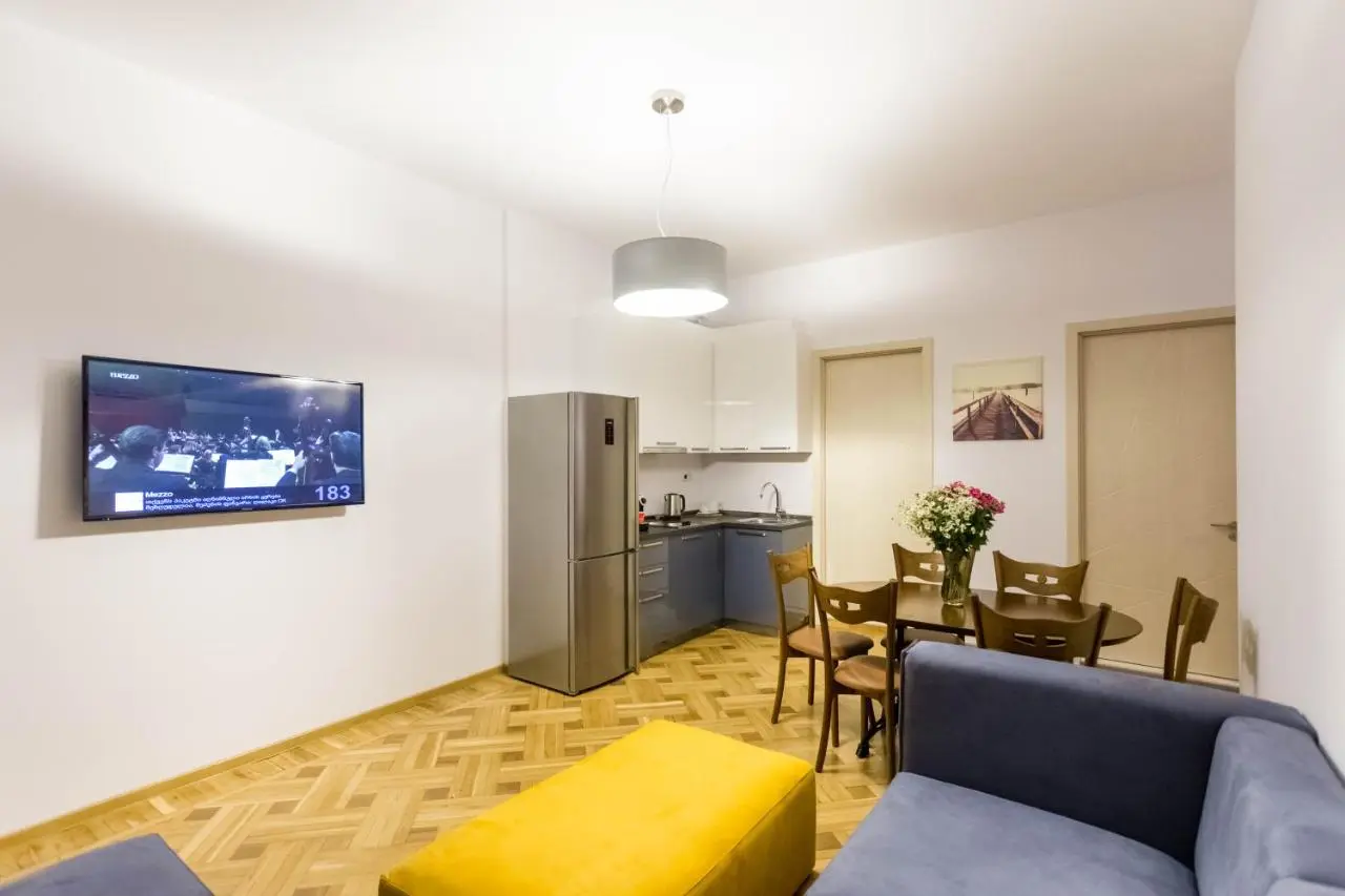Luxury 3 BR apartment by Freedom square City Center