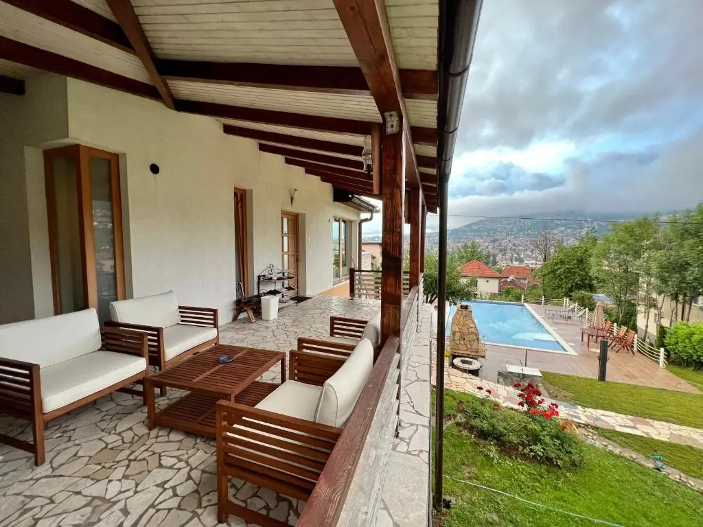 Luxury 2 bedroom apartment with pool