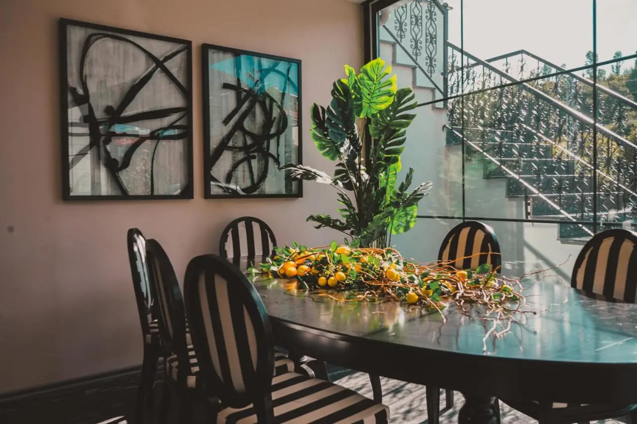 Lemon Suites & Restaurant