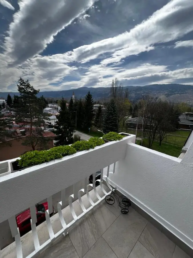 Lux Apartment Gusinjac