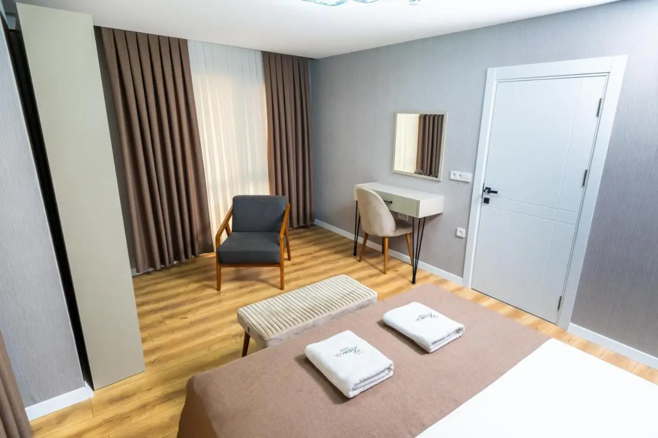 Luxury Life Suites