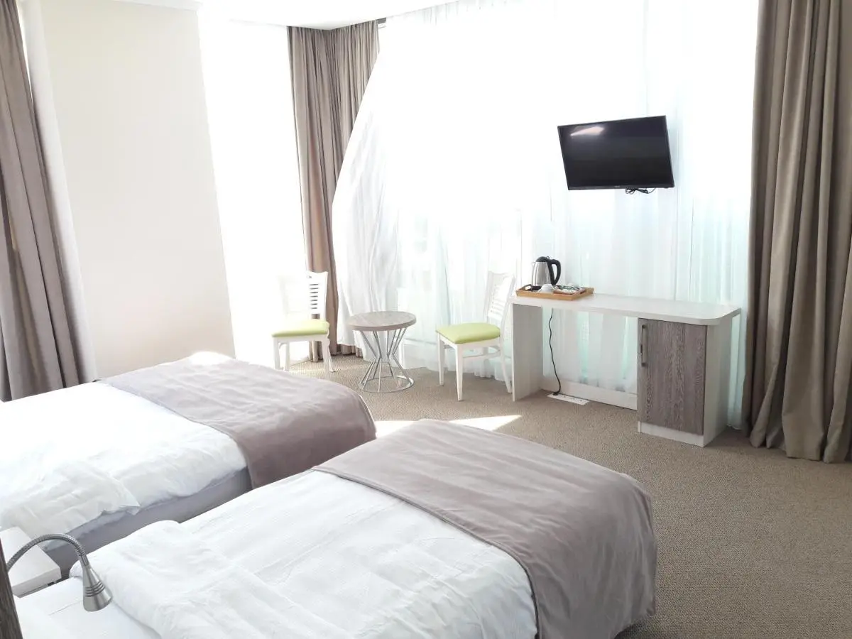 Hotel Green Glass