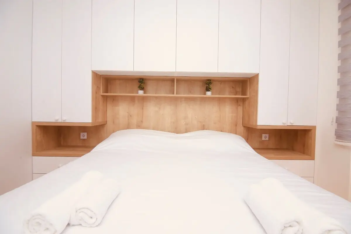 DeluxeSuite, Full Kitchen, KingSize Bed, AC WiFi