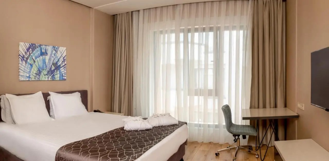 Elm Suite Hotel