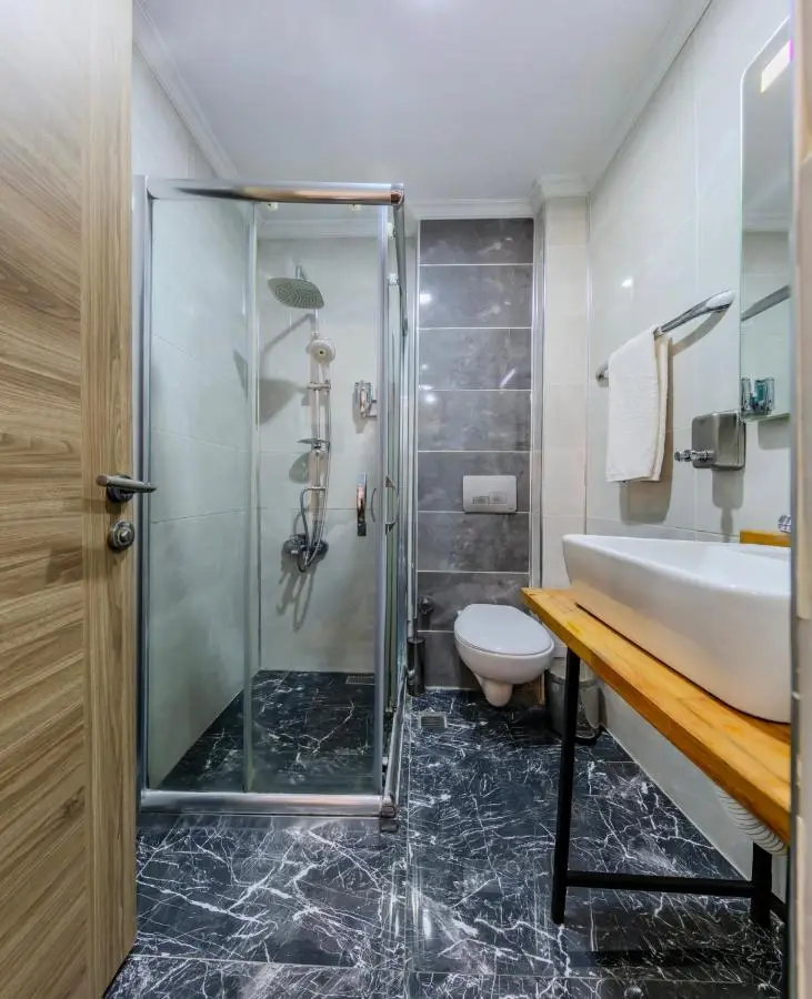 La Pazza Suites