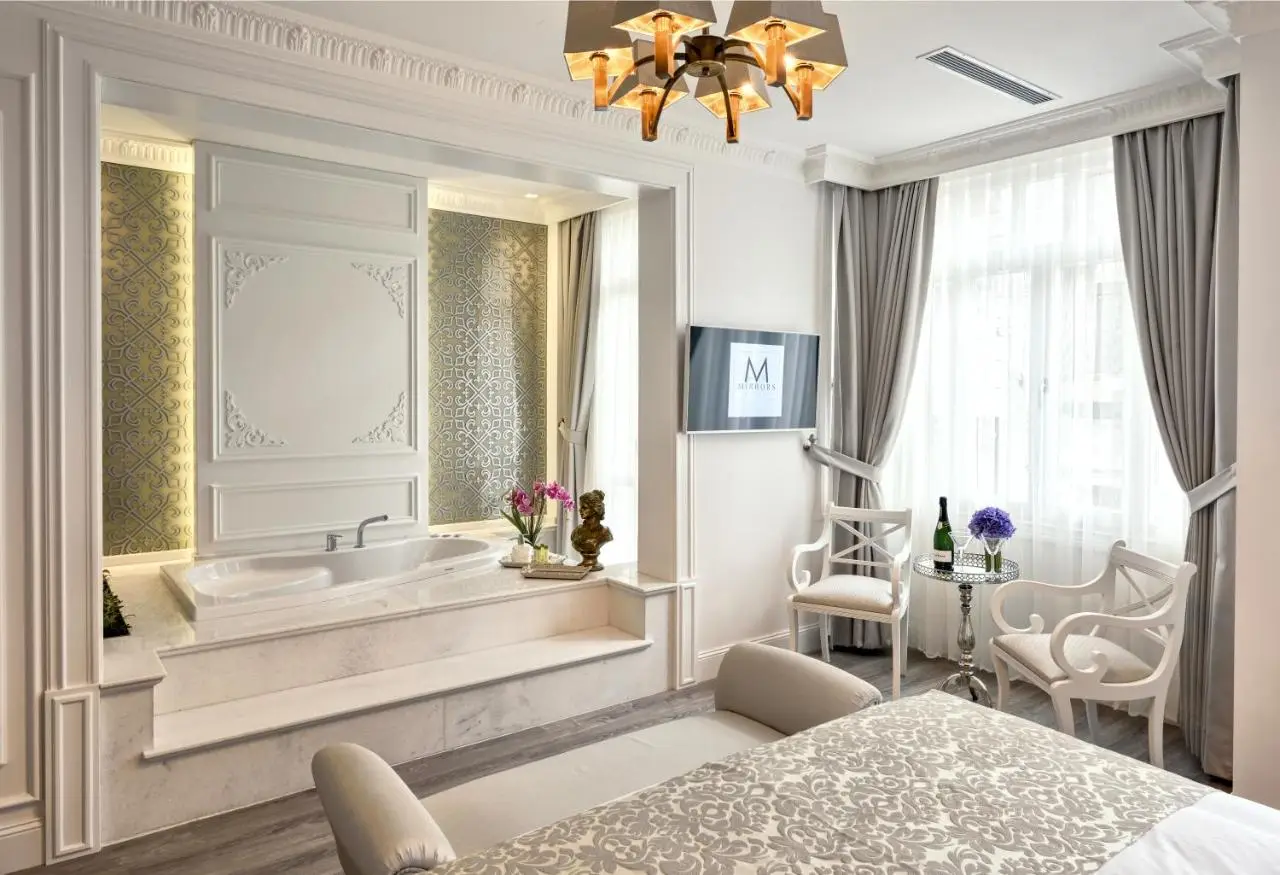 Mirrors Hotel İstanbul Taksim City Center