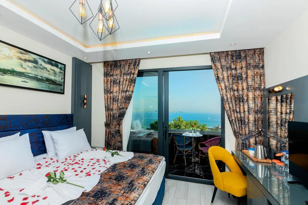The Magnaura Palace Hotel