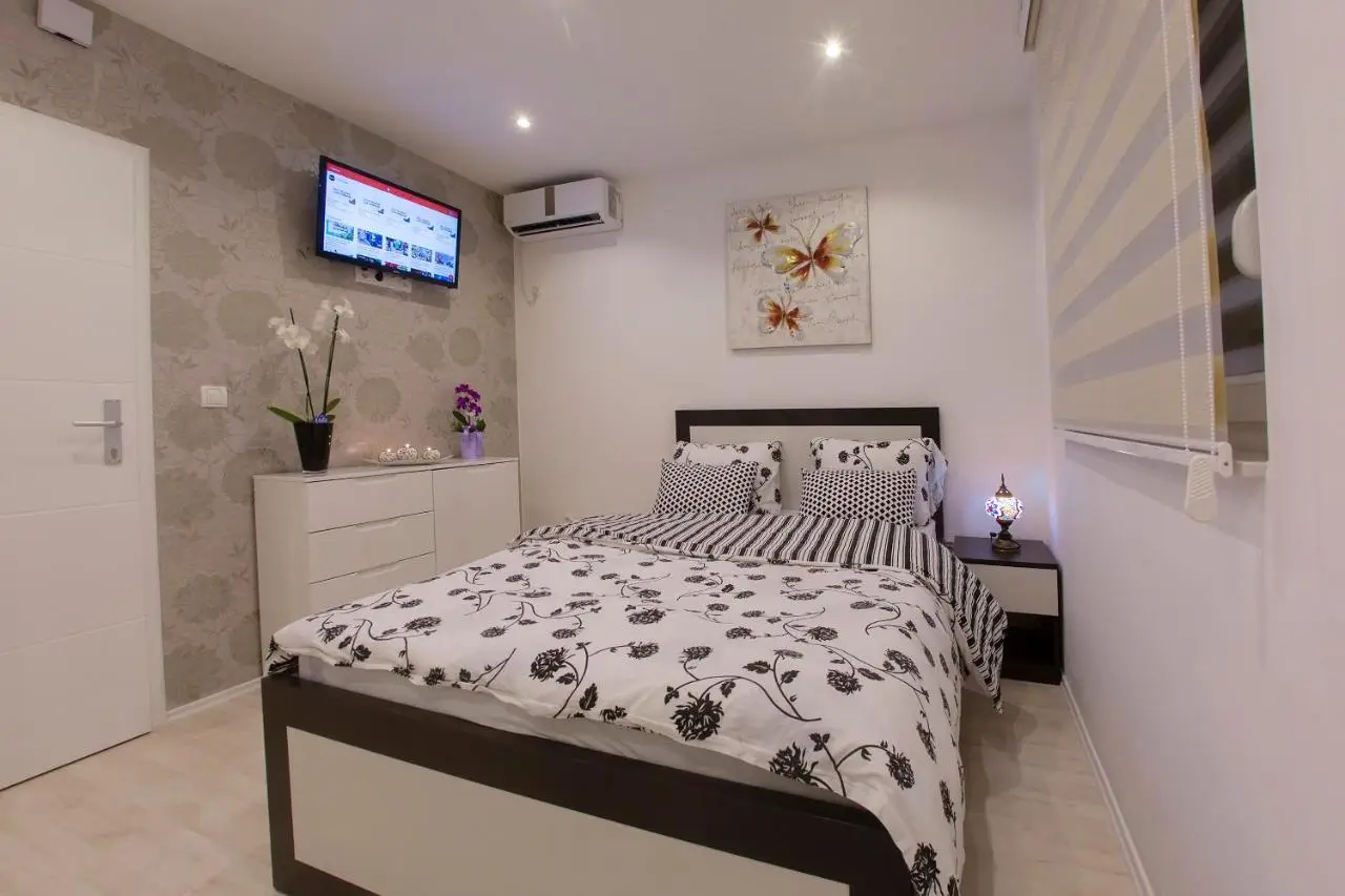 Apartments Aida "Newly Renovated"