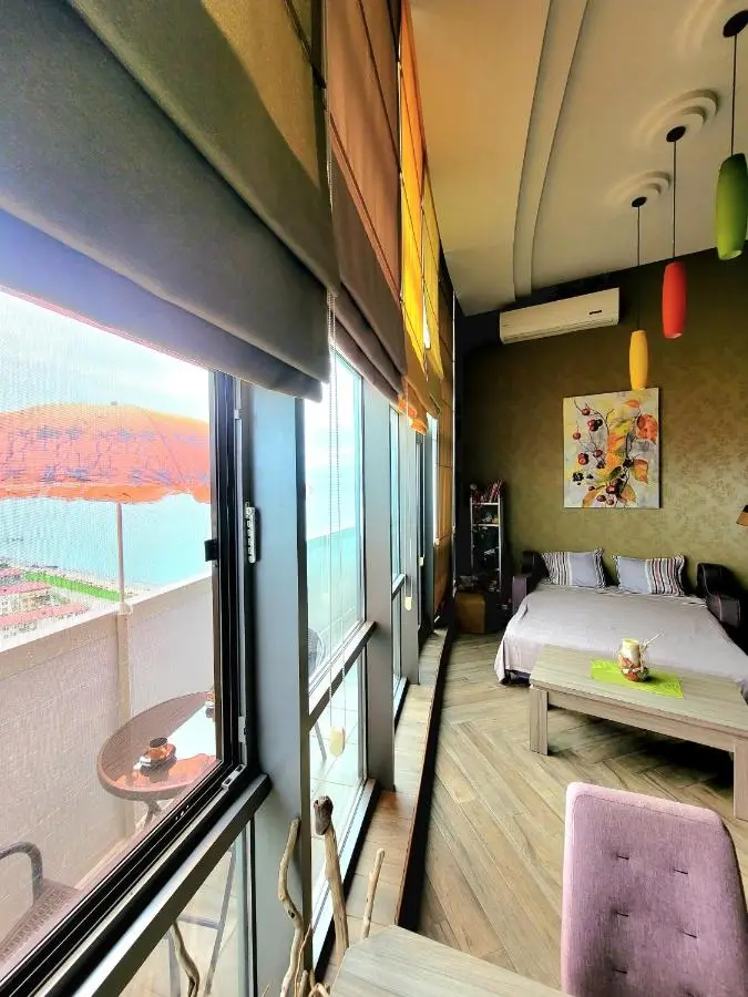2 levels penthouse with a SUNSET SEA VIEW! Balcony and window 8x4m!