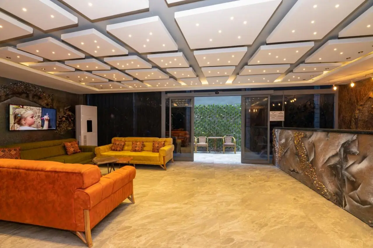 White Palace Hotel