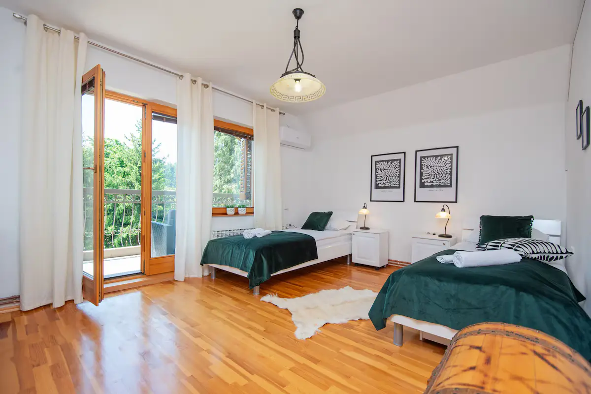 6BDR Holiday Nest - Green Aris