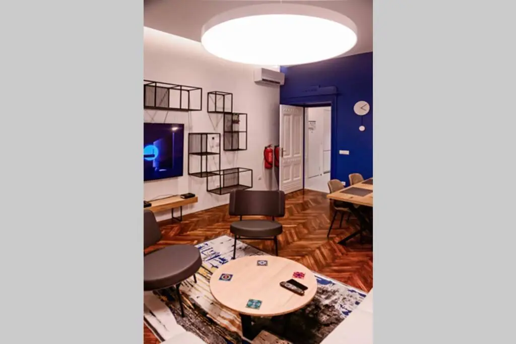 Modern & Comfortable Apartment in the City Center