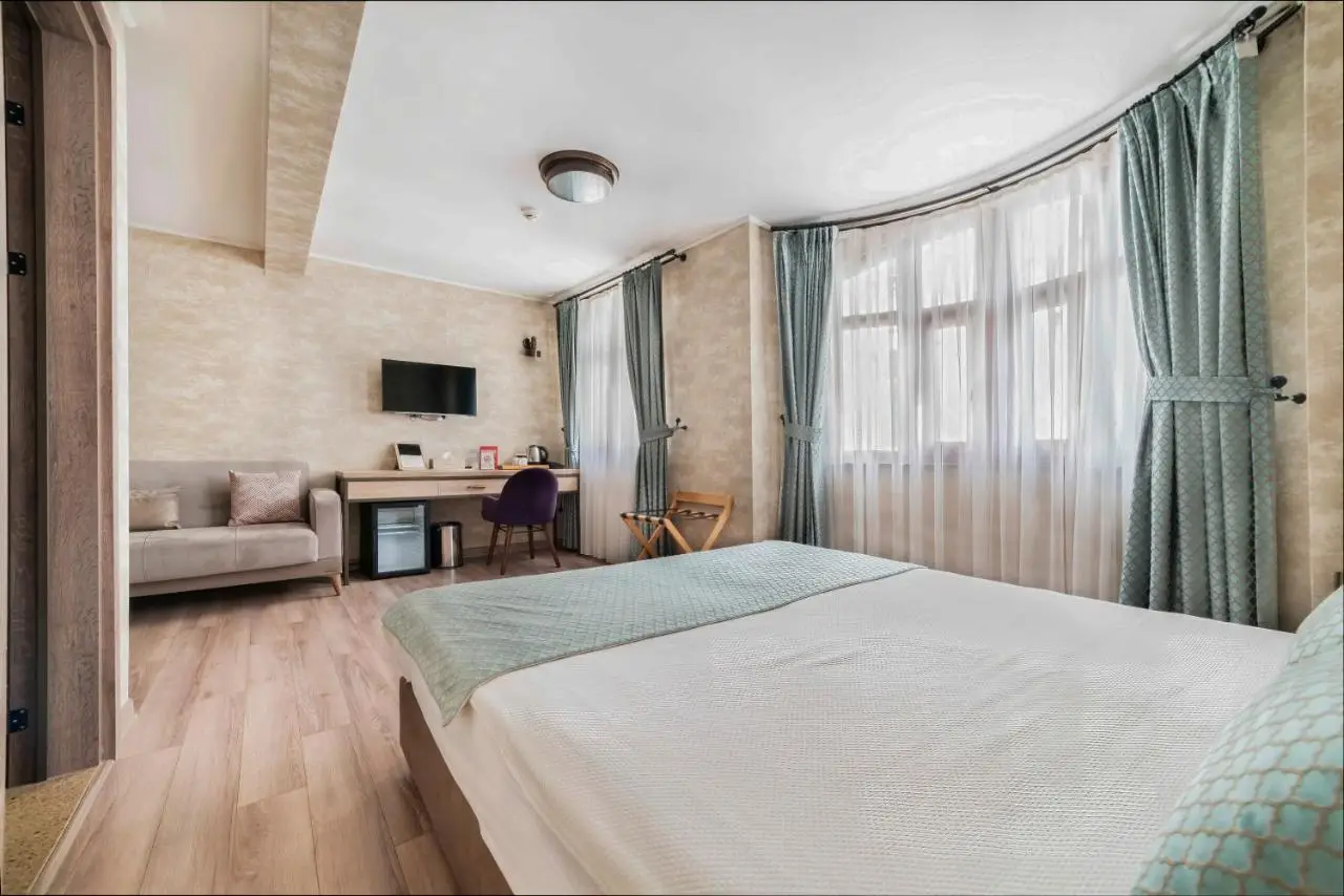 Castle Franco Suites