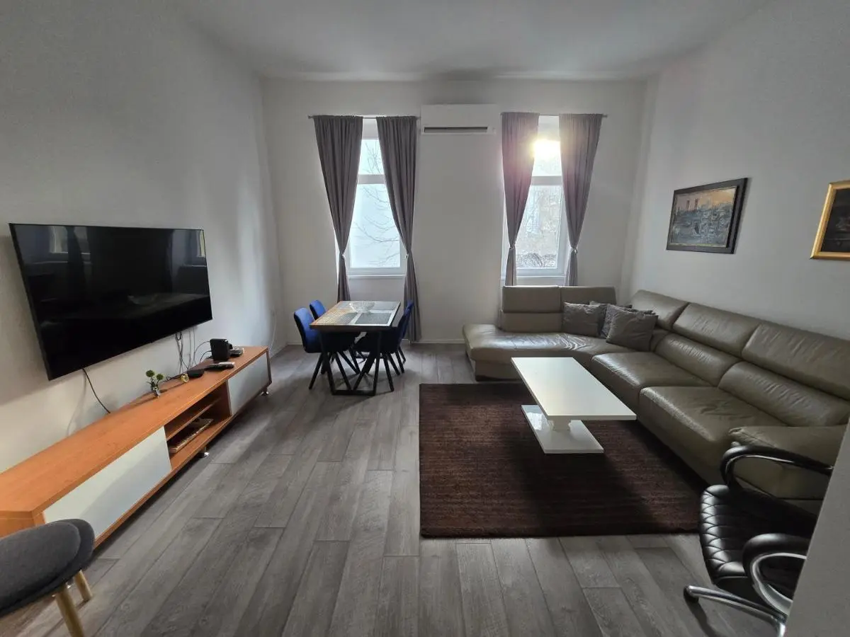 Sarajevo central quiet apartment,private free parking