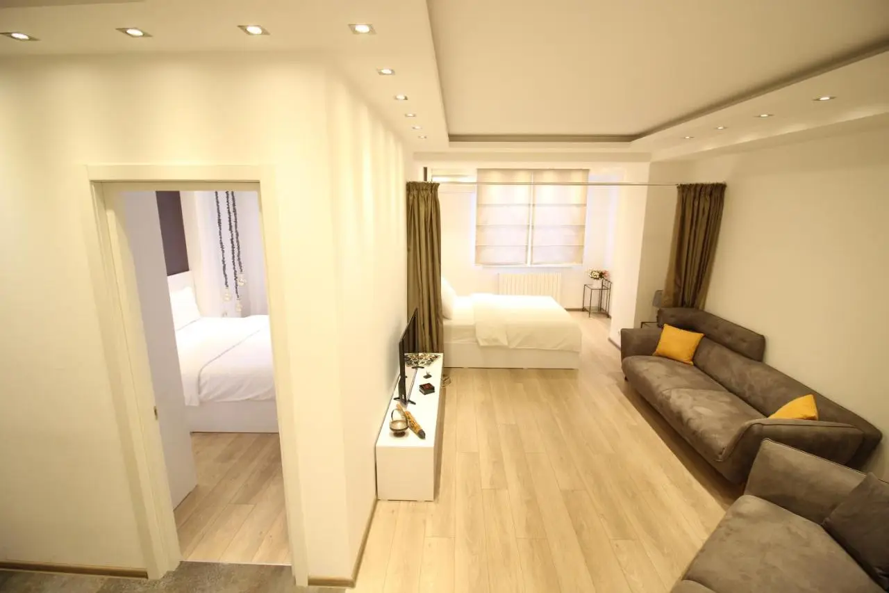 Maxela Apartments