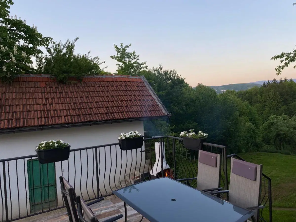 Ravne Rest House