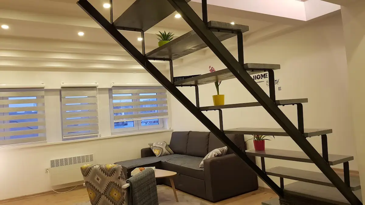 Charming rooftop apartment, EXCELLENT LOCATION
