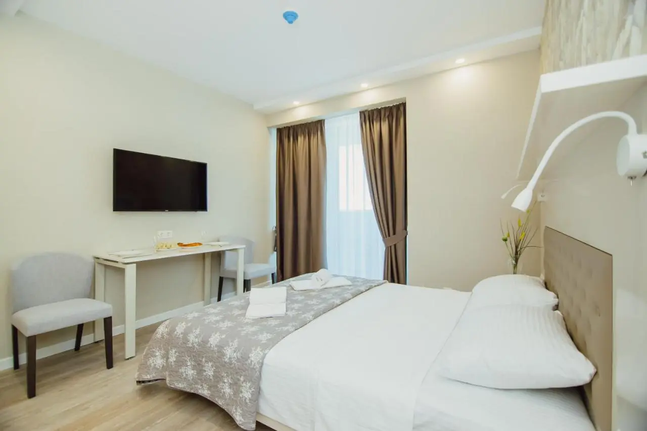 Your Sunshine Apartments in Alliance Palace
