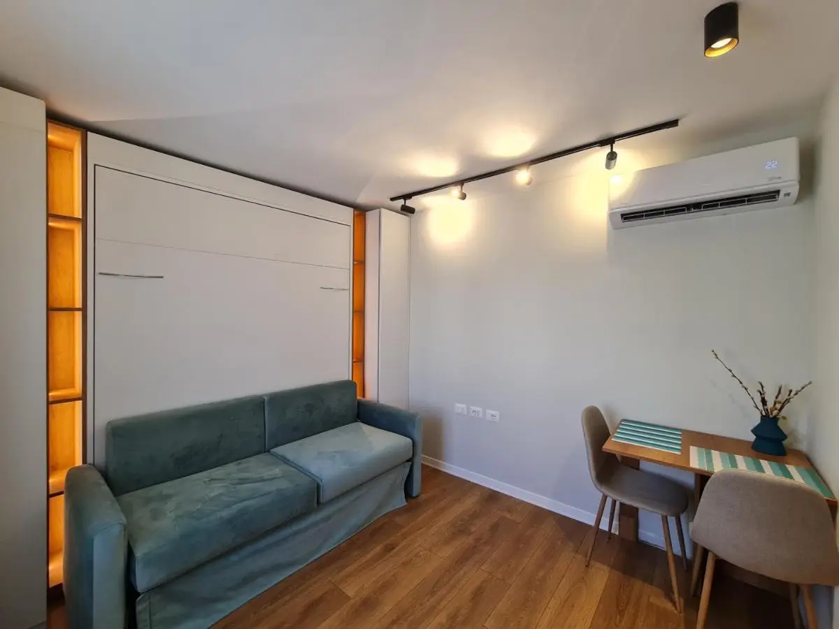 Adore - Modern Studio