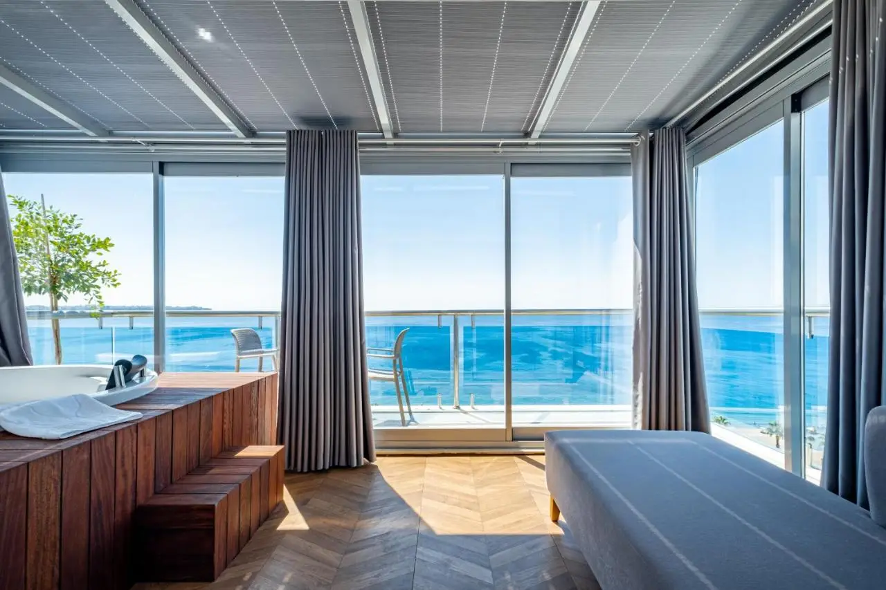 PEARLY HOTEL