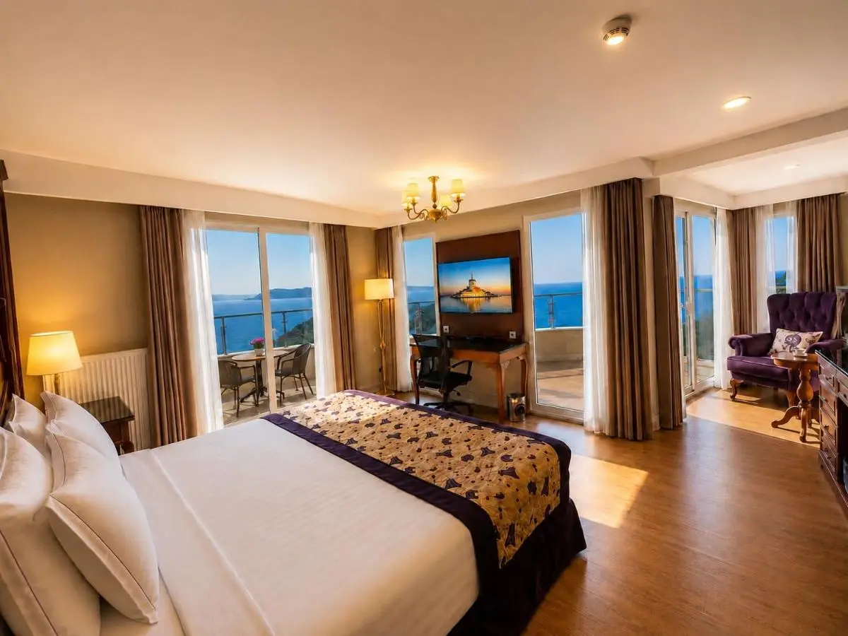 GLK PREMIER The Home Suites & Spa