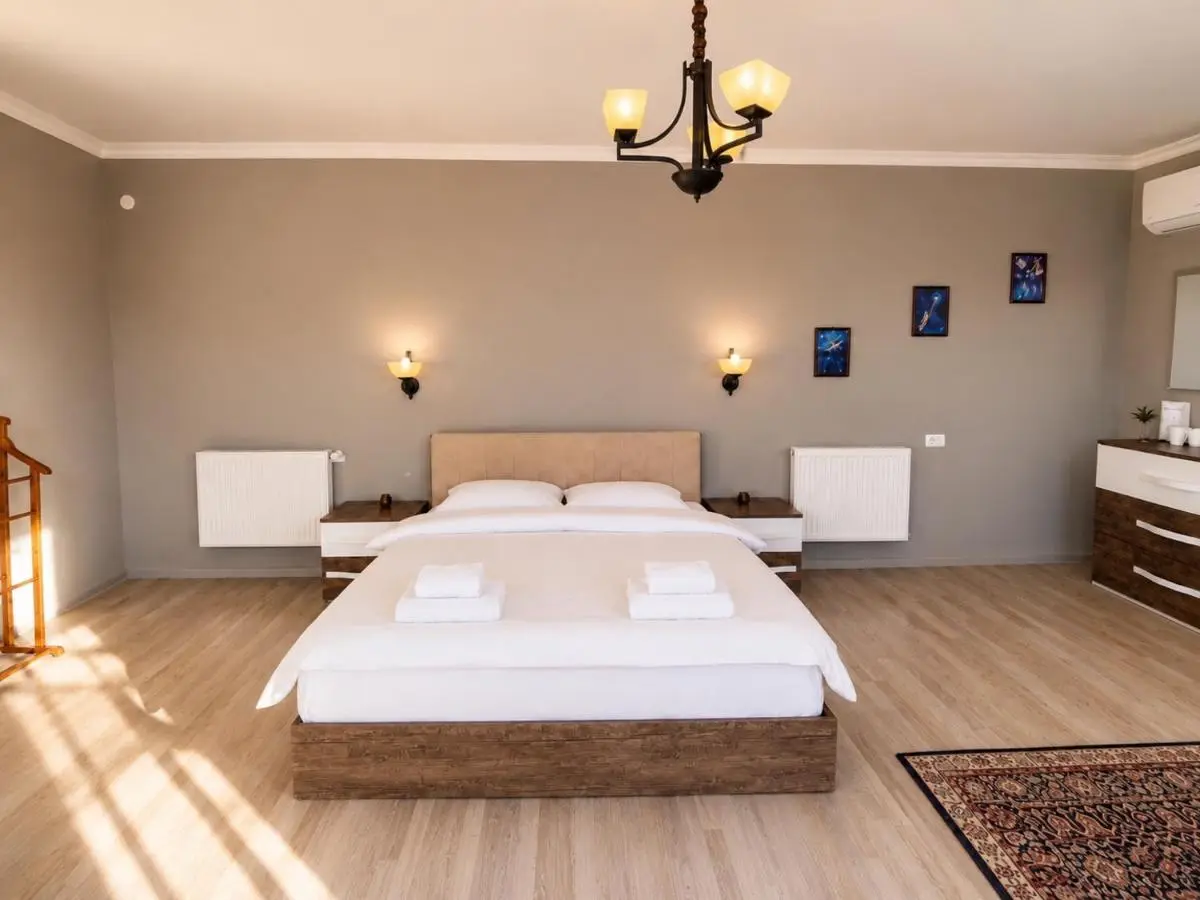 Lia's Guest House