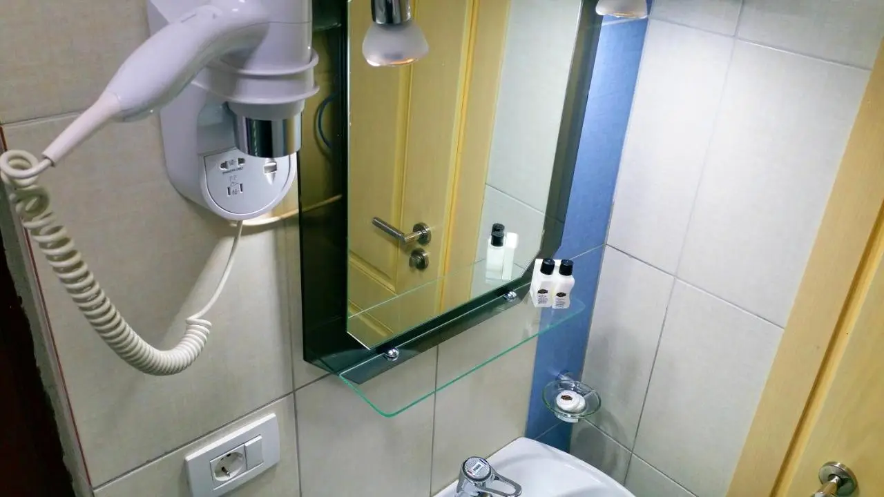 Capital Tirana Hotel Bruçi