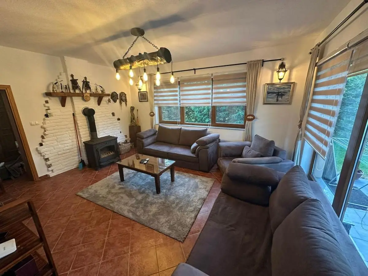 Cottage on Una