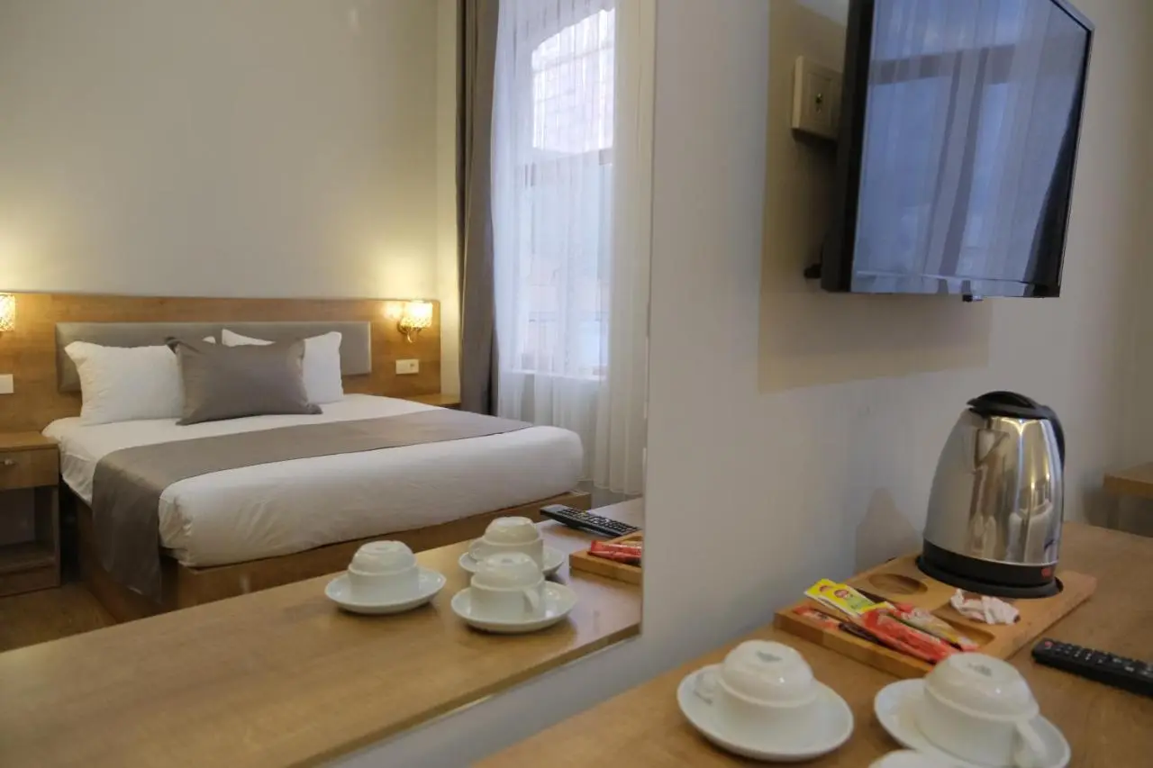 Adamantides Hotel