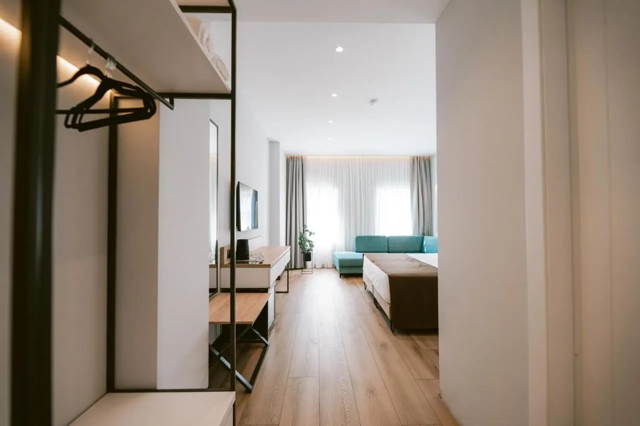 TRIBUTE Hotel