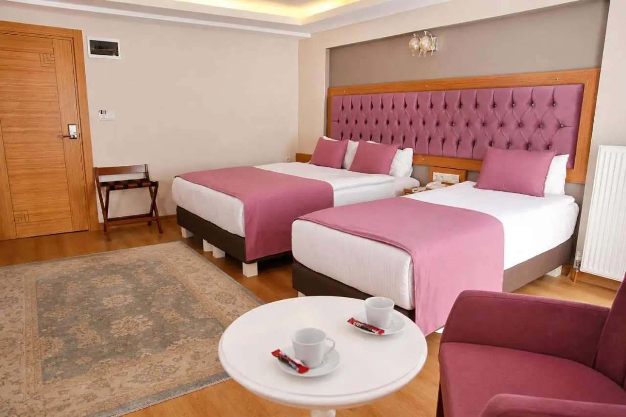 Weingart Black Pearl Hotel