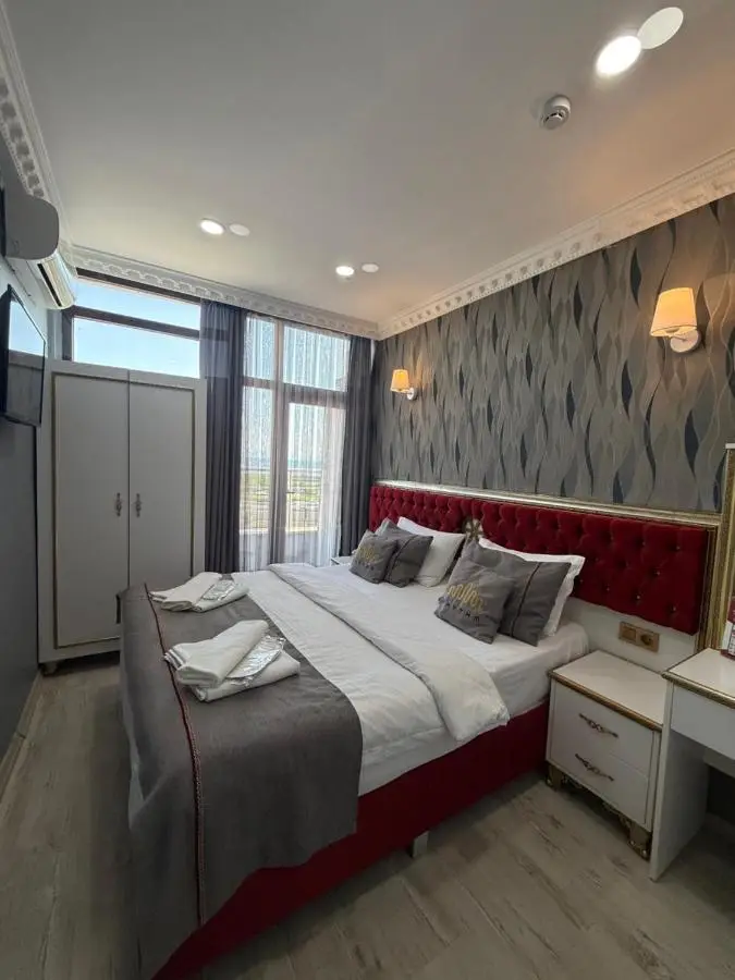 RHYTHM HOTEL