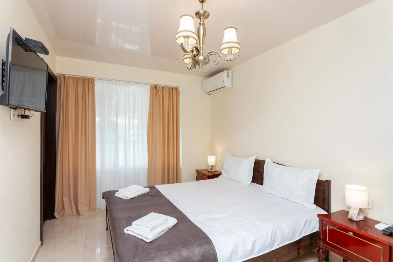 Prime location Apartment with Three Bedroom