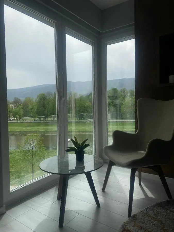 Diamond apartments
