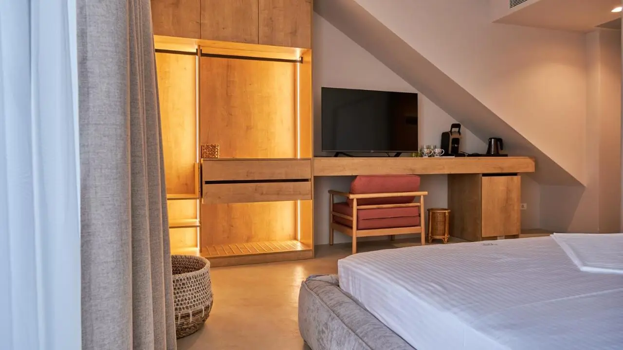 Azar Luxury Suites