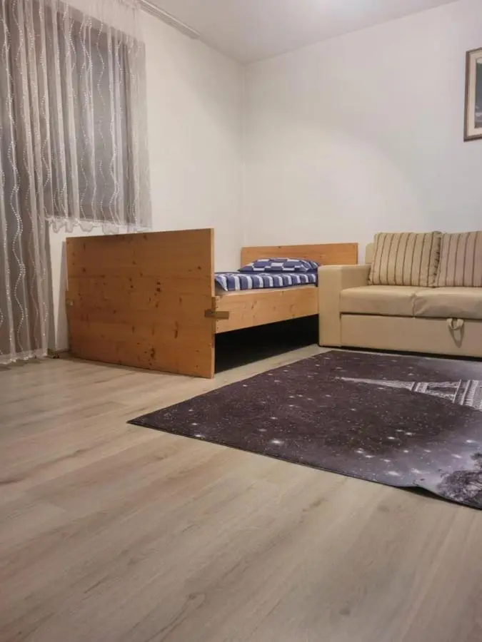 Hiža Guesthouse